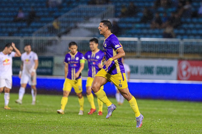 Văn Lâm, Rafaelson đưa Bình Định chạm trán Hà Nội FC ở chung kết Cúp quốc gia - Ảnh 1.