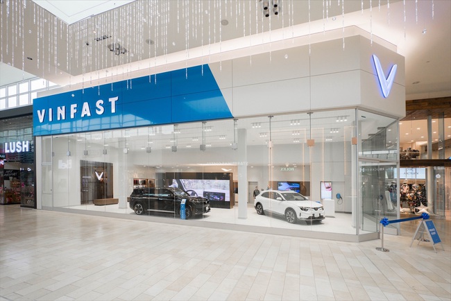 VinFast khai trương cửa hàng đầu tiên tại Canada - Ảnh 1.