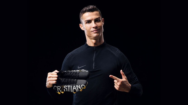 Kiếm tiền giỏi như Ronaldo: Đăng 1 bức ảnh 'bỏ túi' 50 tỷ đồng, chẳng cần đá bóng vẫn có trong tay hơn 1.000 tỷ đồng, vừa rời MU đã tranh thủ ra mắt BST đồng hồ hạng sang - Ảnh 2.