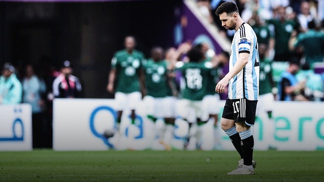 Messi ôm mặt là sự ám ảnh với Argentina - Ảnh 3.