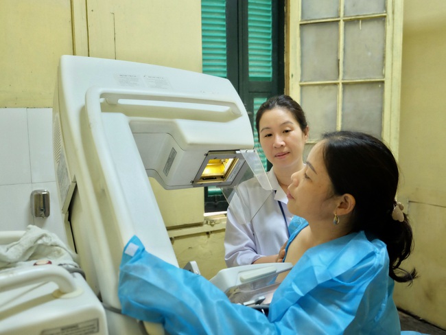 Việt Nam mỗi năm có 22.000 ca mắc mới và hơn 9.000 ca tử vong vì ung thư vú: BS Bệnh viện K cảnh báo người dân vẫn coi thường căn bệnh nguy hiểm này - Ảnh 2.