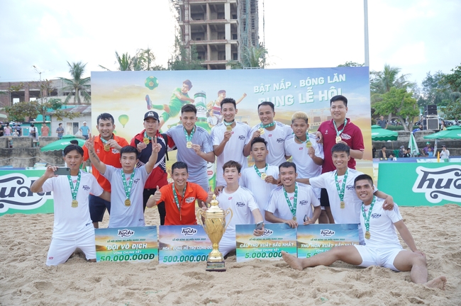 Giải thưởng &quot;đặc biệt&quot; dành cho nhà vô địch của giải đấu Bóng đá biển Huda 2022 - Ảnh 1.