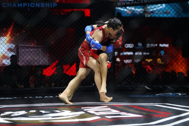 Hai nữ võ sĩ Thái Nguyên ứng cử viên sáng giá chức vô địch MMA nữ đầu tiên của Việt Nam - Ảnh 1.