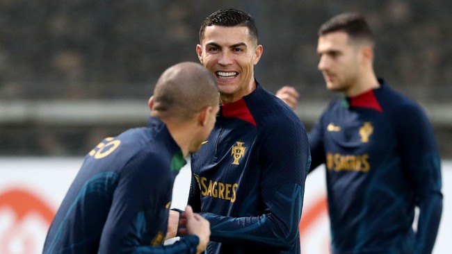 Tin bóng đá hôm nay 24/11: Ronaldo bị treo giò trước trận khai màn World Cup - Ảnh 2.