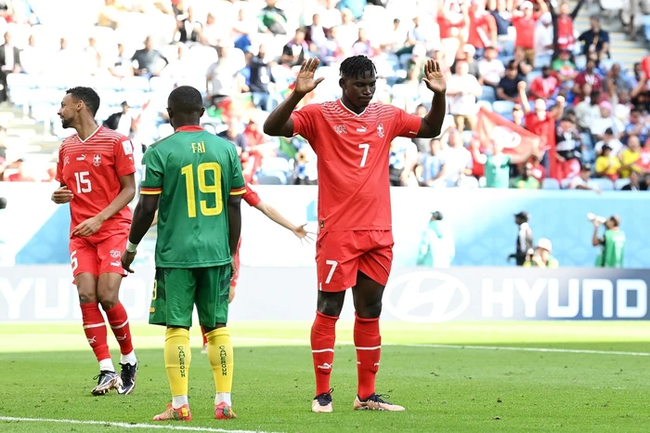 Điểm nhấn Thuỵ Sĩ 1-0 Cameroon: Gáo nước lạnh cho Eto'o - Ảnh 3.
