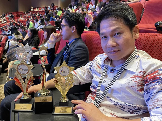 Ca sĩ Trọng Tấn xúc động khi hai con đạt giải vàng tại Liên hoan nghệ thuật Châu Á Thái Bình Dương - Ảnh 2.