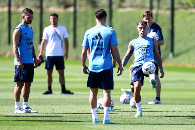 Tin nóng bóng đá hôm nay 25/11: Argentina dùng sao MU để 'vượt khó' ở World Cup   - Ảnh 3.