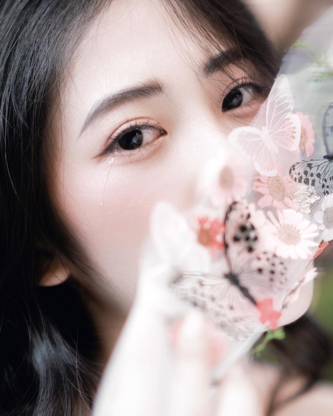 Thảo Ngân - cô gái hôn Mono trong MV: Nhan sắc xinh đẹp, chủ động khóa mạng xã hội vì sợ ảnh hưởng ekip  - Ảnh 8.