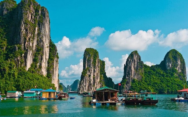 Quảng Ninh thực hiện mục tiêu đón hơn 11 triệu khách du lịch trong năm 2022 - Ảnh 1.