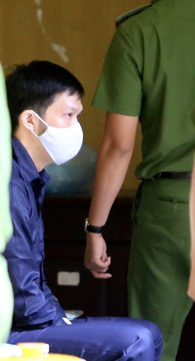 Xét xử vụ án bạo hành bé gái đến tử vong: Viện Kiểm sát đề nghị tuyên Nguyễn Võ Quỳnh Trang án tử hình - Ảnh 5.