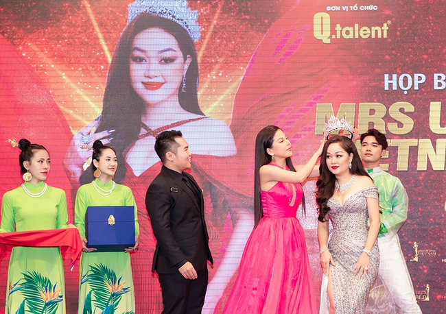 Hoàng Thanh Nga chính thức dự thi Mrs Universe 2022 - Ảnh 1.