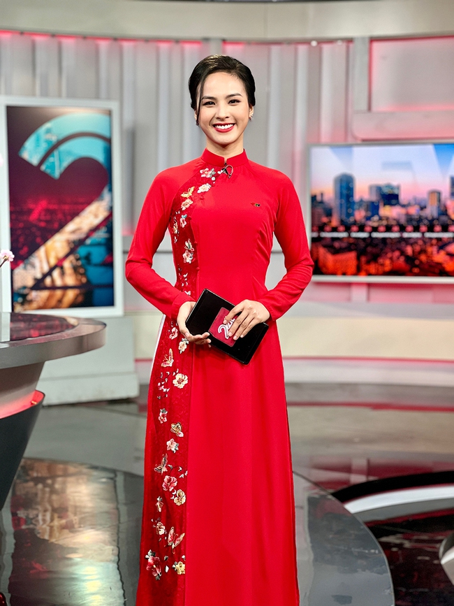 MC Quỳnh Nga gây ấn tượng trên sân khấu Chung kết Hoa hậu Du lịch Quốc tế - Ảnh 3.