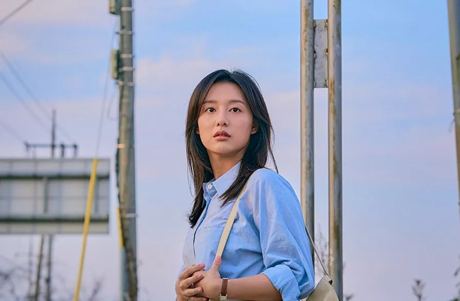 Chị đại Kim Hye Soo cùng 'đàn em thơ' chiếm spotlight màn ảnh Hàn 2022 - Ảnh 6.
