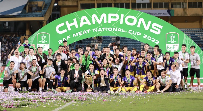 Đỗ Mỹ Linh lần thứ hai ăn mừng chức vô địch cùng Hà Nội FC - Ảnh 3.