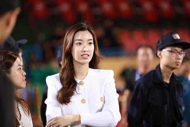 Đỗ Mỹ Linh lần thứ hai ăn mừng chức vô địch cùng Hà Nội FC - Ảnh 4.