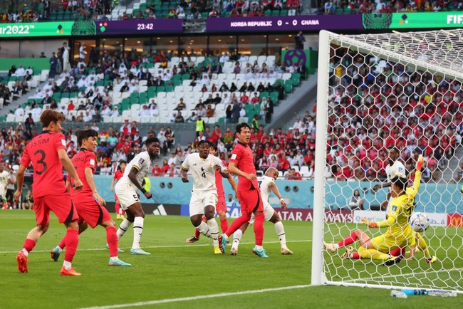 Trai đẹp tiền đạo ghi 2 bàn trong 3 phút để gỡ hòa, Hàn Quốc vẫn thua tiếc nuối - Ảnh 6.