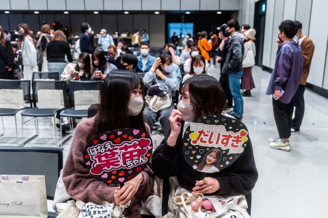 Nhúc nhối tìm ‘bình hoa di động’ đội lốt thi hoa khôi ở Nhật: Công ty người mẫu 'sướng' vì tiện, thí sinh 'khóc ròng' vì ăn kiêng - Ảnh 3.