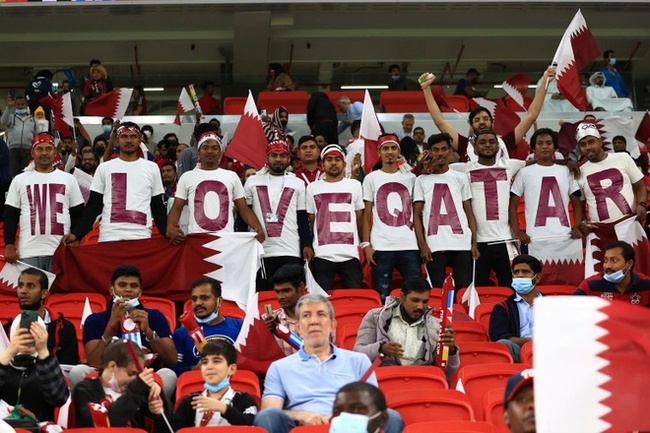 Tin nóng bóng đá chiều ngày 29/11: Qatar 'mua' CĐV ở World Cup - Ảnh 2.