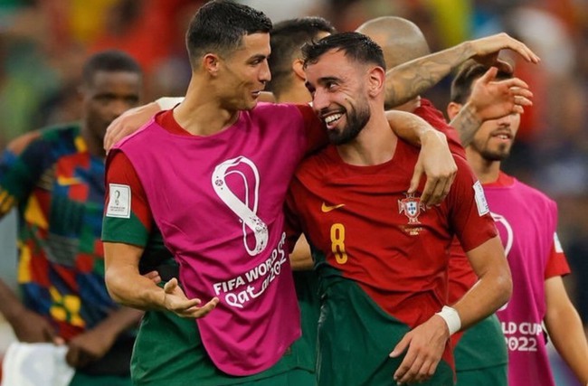 Tình huống ghi bàn gây tranh cãi của Ronaldo và Bruno Fernandes - Ảnh 10.