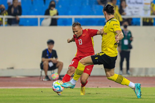 Điểm nhấn Việt Nam 2-1 Dortmund: Tiến Linh, Trọng Hoàng tỏa sáng. Phép thử hữu ích trước giờ G - Ảnh 3.