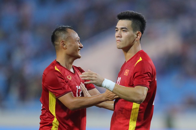 Kết quả Việt Nam 2-1 Dortmund: Tiến Linh và Tuấn Hải ghi bàn, ĐT Việt Nam đánh bại đội bóng của Bundesliga - Ảnh 3.