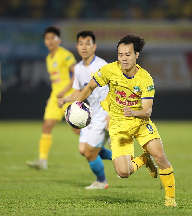 Công Phượng, Văn Toàn &quot;gánh&quot; HAGL trụ hạng - Ảnh 1.