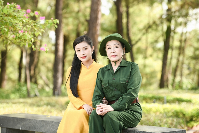 Nguyễn Thu Hằng diễn xuất nhập vai trong phim ca nhạc “Theo dấu chân cha” - Ảnh 4.