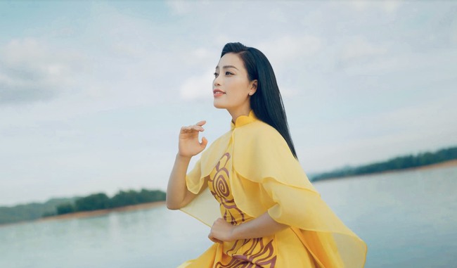 Sao Mai Huyền Trang phát hành MV 'Người Hà Tĩnh có thương' - Ảnh 2.