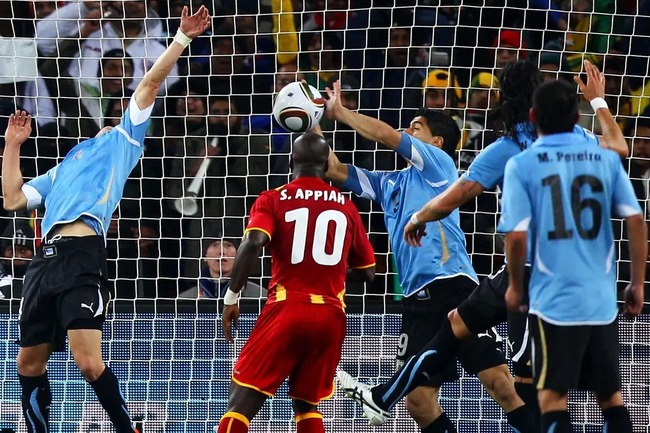 22h00 ngày 2/12, sân Al Janoub, Ghana - Uruguay (bảng H): Vết nhơ Luis Suarez - Ảnh 1.