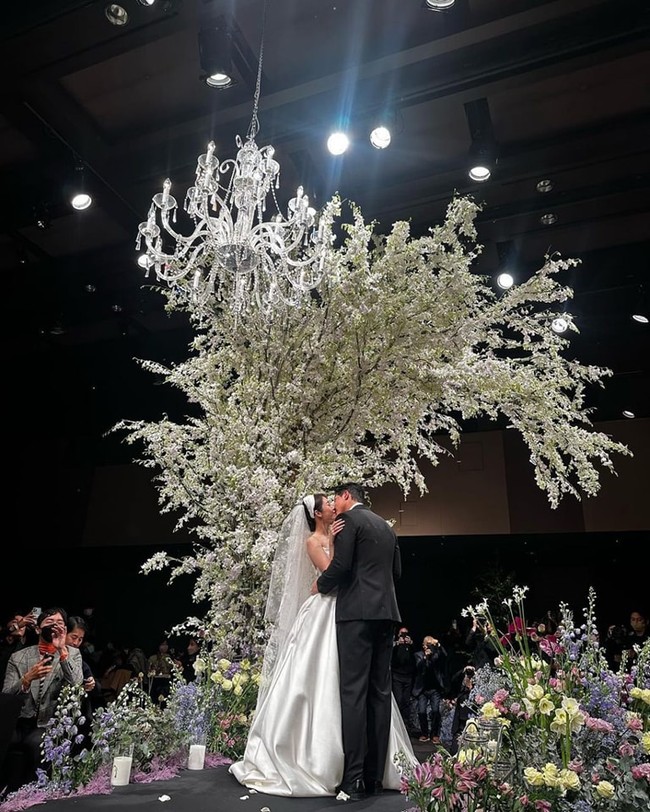 IU - Lee Hong Ki hát mừng trong đám cưới Jiyeon, chú rể nhảy hit của T-ara cực đáng yêu - Ảnh 8.