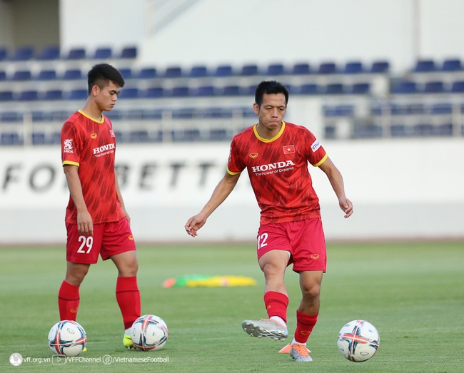 Tin nóng AFF Cup ngày 10/12: Tuyển Việt Nam trở lại Hà Nội. Văn Quyết đánh giá cao Quang Hải - Ảnh 3.