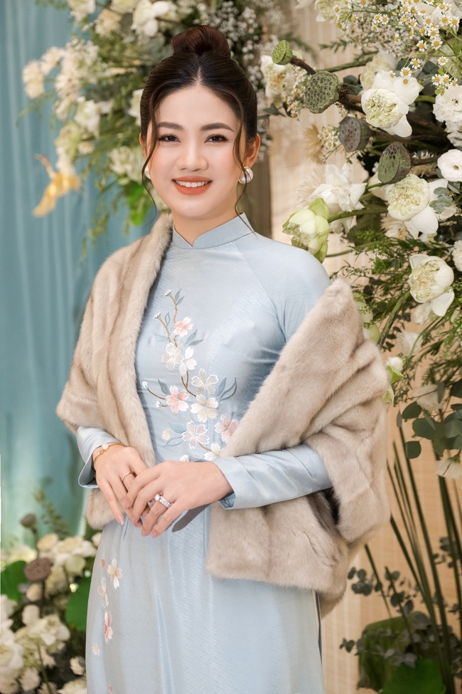 Dàn khách mời tại hôn lễ của Hoa hậu Ngọc Hân: Các Hoa - Á hậu diện áo dài thanh lịch và duyên dáng - Ảnh 3.