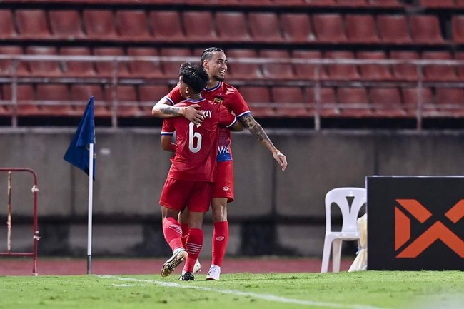 Lào tạo địa chấn khi đánh bại dàn sao trẻ châu Âu của Thái Lan trước thềm AFF Cup - Ảnh 3.