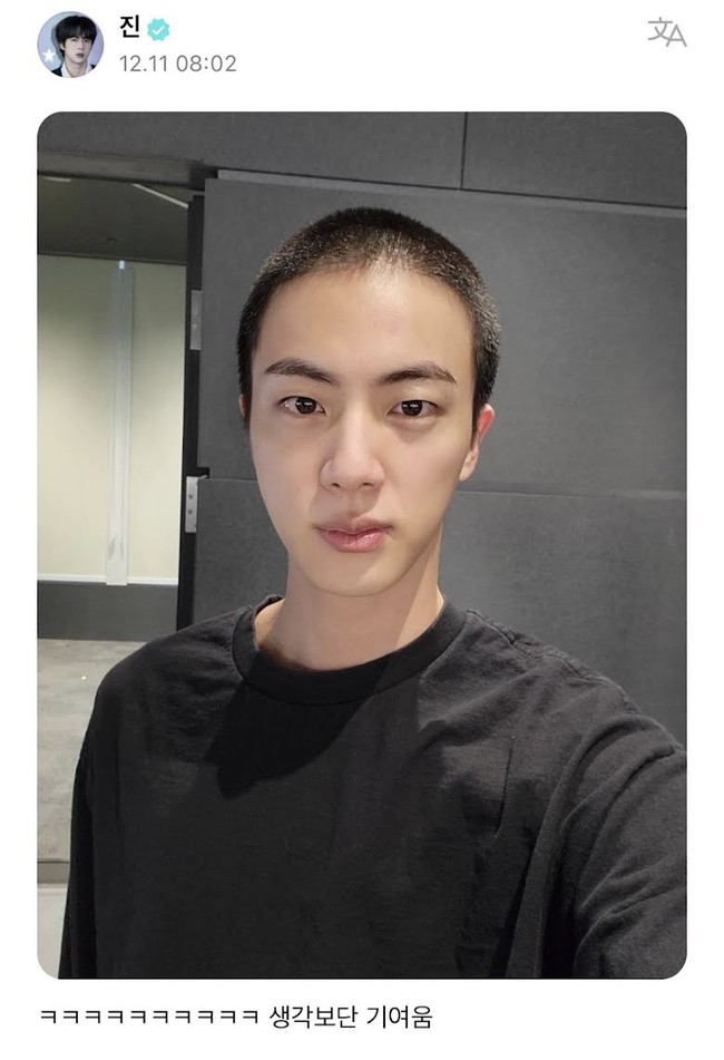 Jin BTS 'gây bão' với kiểu đầu mới cạo khi chuẩn bị nhập ngũ - Ảnh 1.