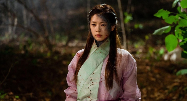 Chị đại Kim Hye Soo cùng 'đàn em thơ' chiếm spotlight màn ảnh Hàn 2022 - Ảnh 9.