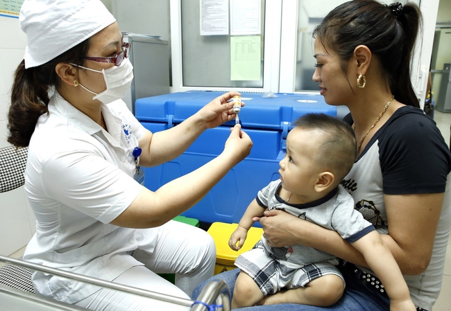 Thành phố Hồ Chí Minh đã có vaccine sởi, DPT và vitamin A miễn phí cho trẻ - Ảnh 1.