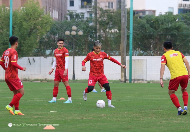 Tin nóng AFF Cup ngày 13/12: HLV Park Hang Seo lo học trò chấn thương, Tấn Tài tạm rời tuyển Việt Nam - Ảnh 3.