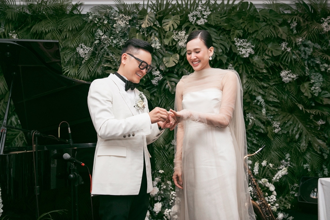 Những khoảnh khắc đẹp, xúc động trong tiệc cưới của hoa hậu Dương Mỹ Linh - Ảnh 2.