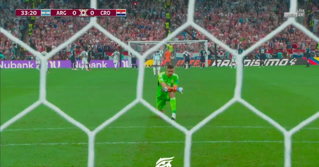 Emiliano Martinez quay lưng, không dám nhìn Messi đá penalty - Ảnh 2.