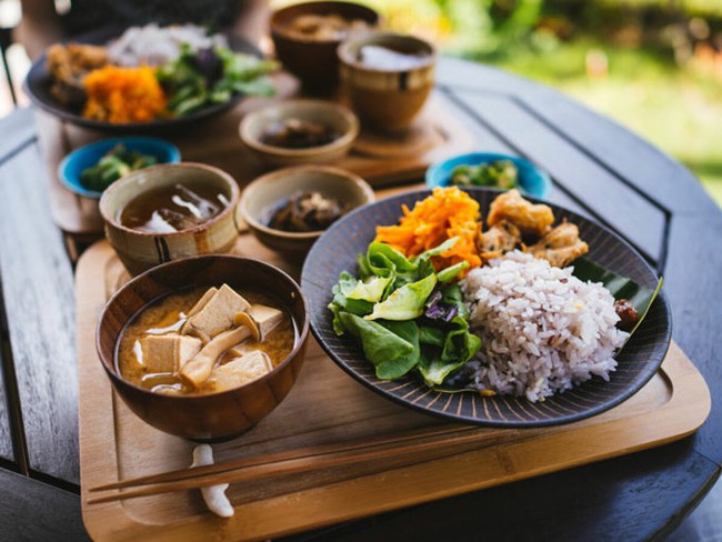 Viện Nghiên cứu Tuổi thọ hướng dẫn chế độ ăn Okinawan giúp kích hoạt gene &quot;trường sinh&quot; - Ảnh 3.