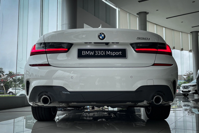 Ảnh chi tiết BMW 3 Series lắp ráp: Nâng cấp nhiều trang bị từ bản tiêu chuẩn, rẻ hơn xe nhập 815 triệu đồng - Ảnh 5.