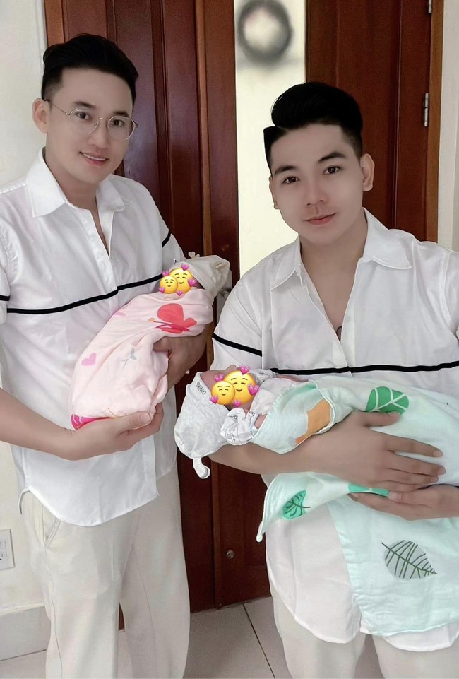 Cuộc sống của 2 gia đình Vbiz: An Nguy sinh con gái ở Mỹ, cặp đôi sao Việt cùng lên chức bố bỉm sữa - Ảnh 2.