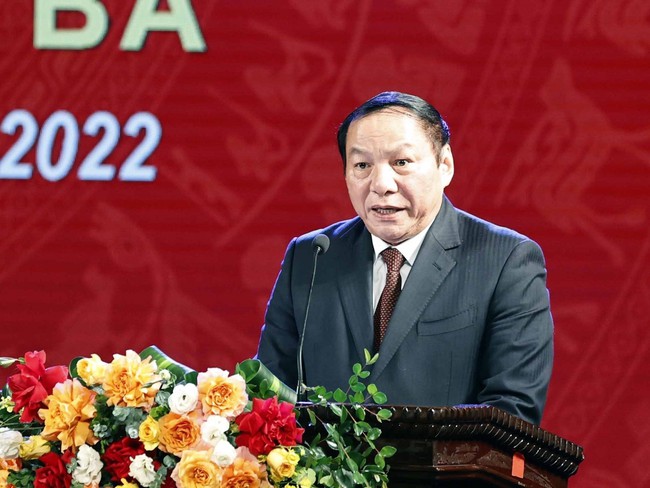 Chủ tịch nước Nguyễn Xuân Phúc dự Lễ kỷ niệm 70 năm Nhà hát Kịch Việt Nam - Ảnh 5.