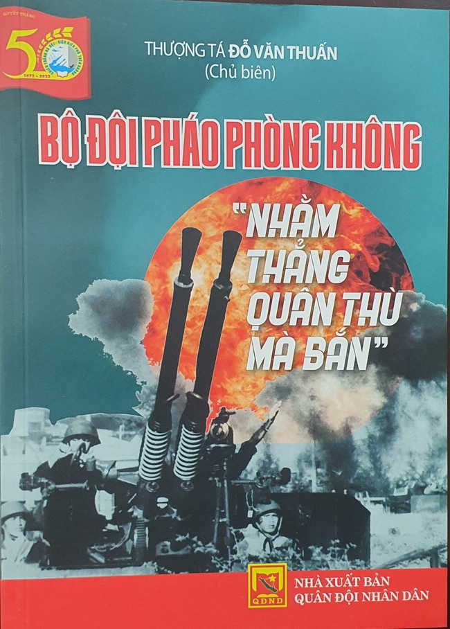 Nhà xuất bản Quân đội nhân dân giới thiệu bộ sách kỷ niệm 50 năm chiến thắng 'Hà Nội - Điện Biên Phủ trên không' - Ảnh 3.
