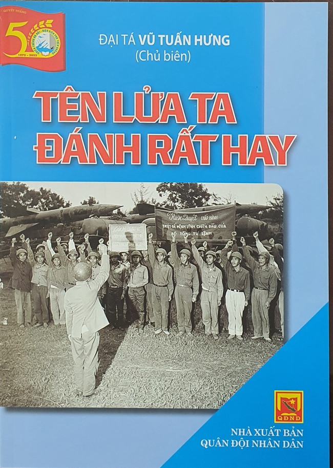 Nhà xuất bản Quân đội nhân dân giới thiệu bộ sách kỷ niệm 50 năm chiến thắng 'Hà Nội - Điện Biên Phủ trên không' - Ảnh 4.