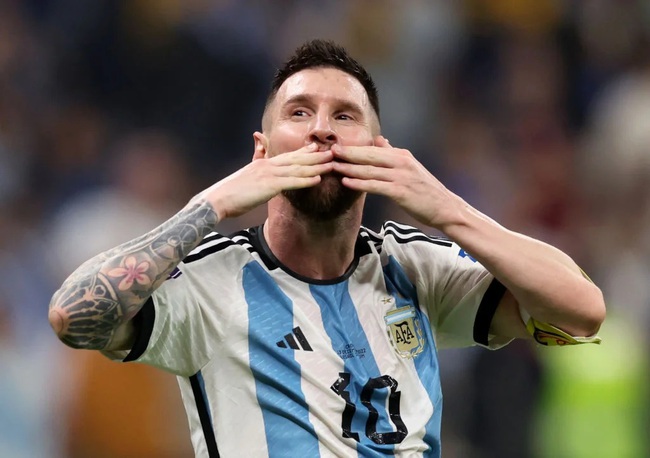 Bài phỏng vấn đầu tiên của Messi gây bão mạng - Ảnh 3.