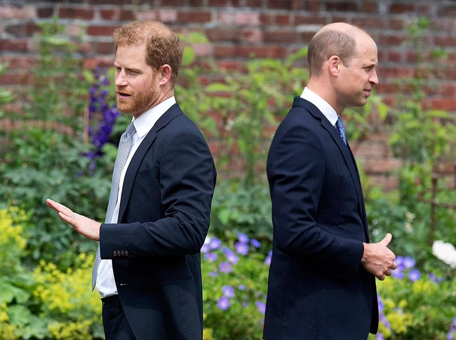 Phản ứng của Vương thất và truyền thông trước 3 tập phim cuối của Harry và Meghan: Một bên hững hờ, bên kia bất bình - Ảnh 2.