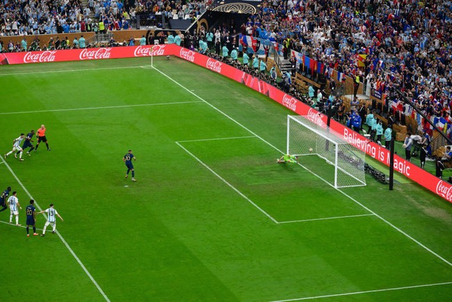 Toàn bộ diễn biến nghẹt thở từ phút 80, trận chung kết World Cup 2022 tưởng kém hấp dẫn lại hay nhất lịch sử - Ảnh 2.