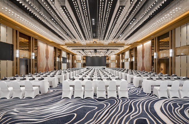 Khách sạn Hội nghị hàng đầu Việt Nam, sở hữu ballroom cực hoàng tráng: Thiết kế lấy cảm hứng từ hoa sen và sông Cửu Long uốn lượn, sức chứa lên tới 1.200 người - Ảnh 1.
