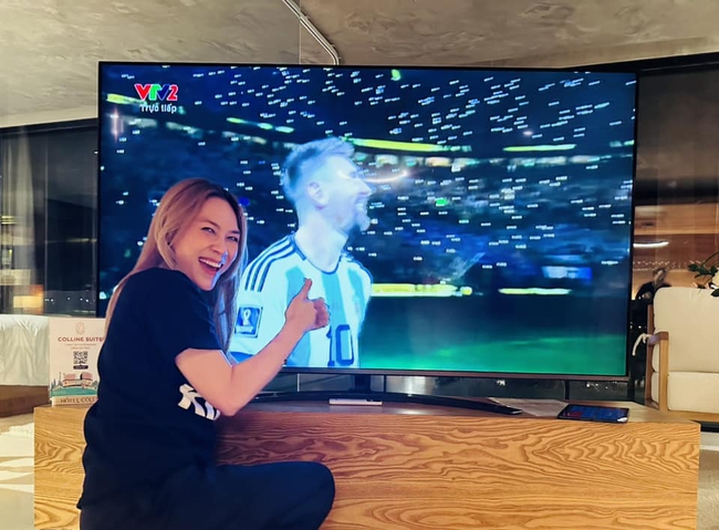 2 cặp đôi vỡ oà khi xem World Cup trực tiếp tại sân, Mỹ Tâm cùng dàn sao hò reo: 'Messi mãi đỉnh!' - Ảnh 3.